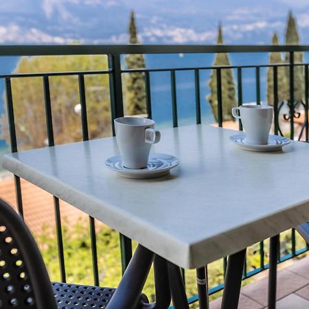 Residence Solei Classic & Plus Бренцоне сул Гарда Екстериор снимка