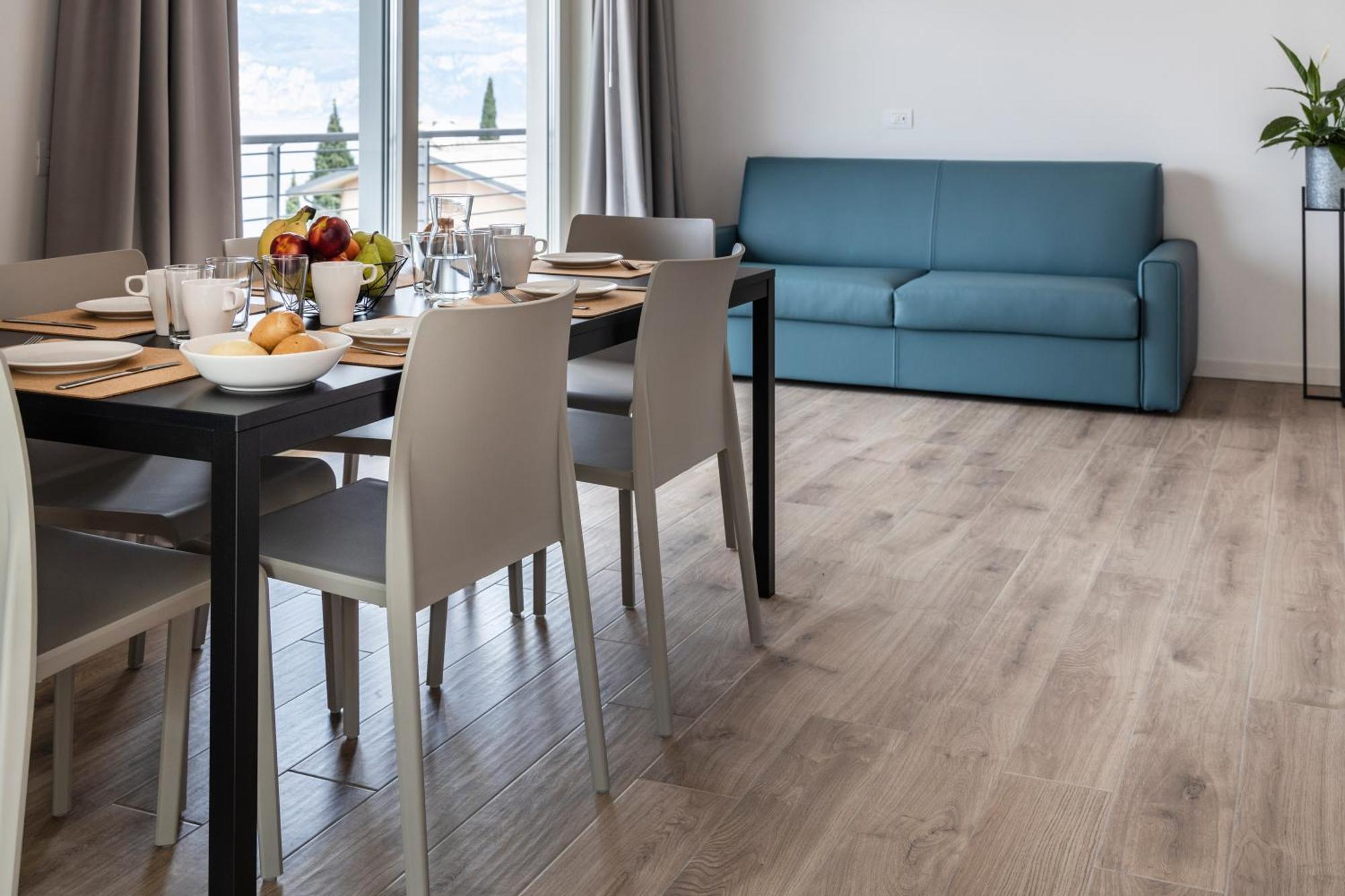Residence Solei Classic & Plus Бренцоне сул Гарда Екстериор снимка