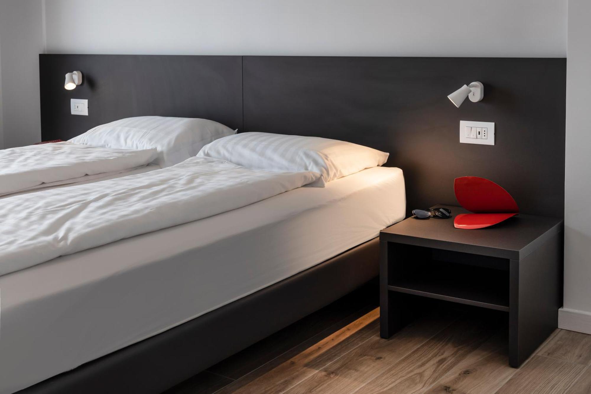 Residence Solei Classic & Plus Бренцоне сул Гарда Екстериор снимка