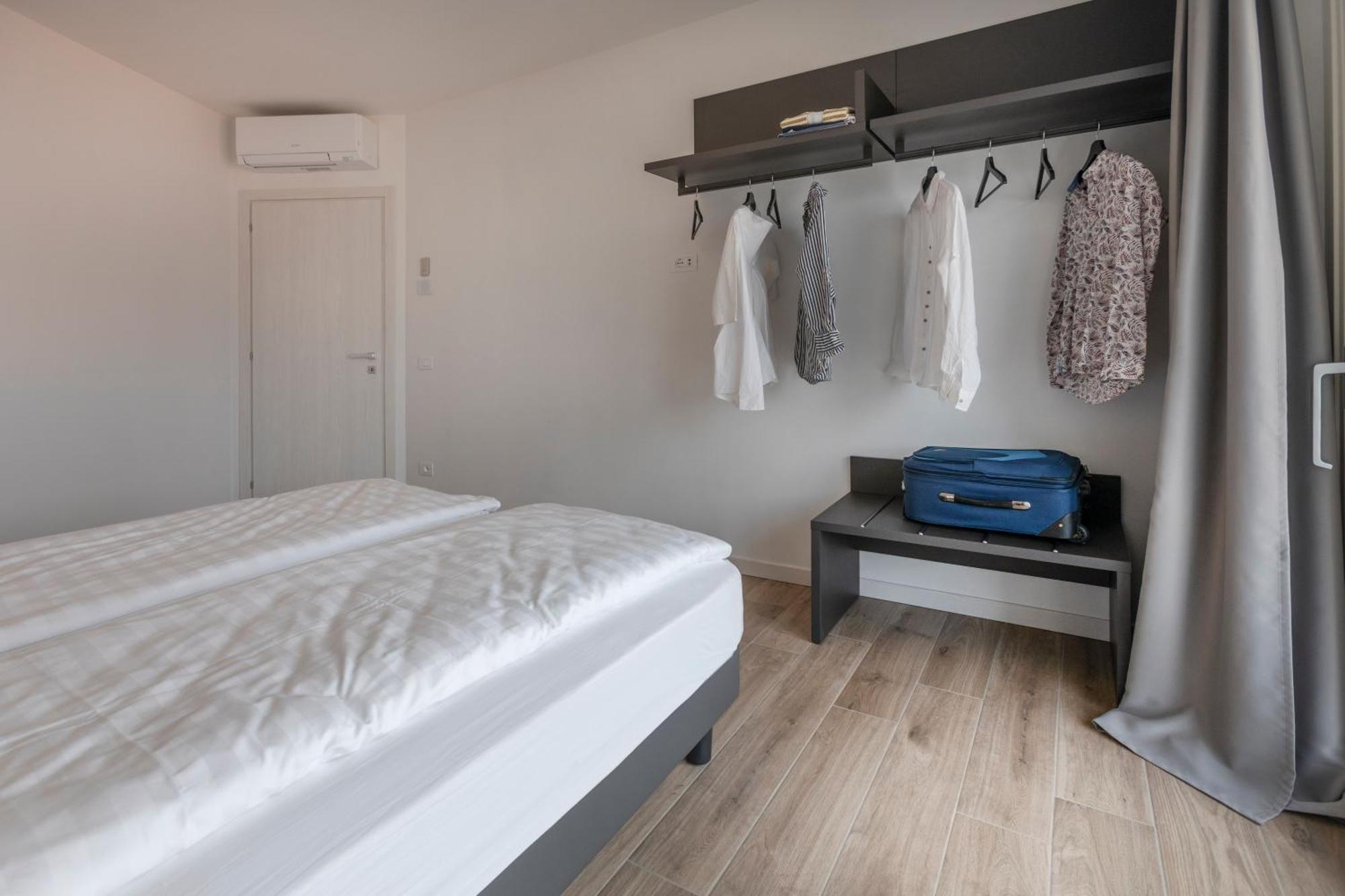 Residence Solei Classic & Plus Бренцоне сул Гарда Екстериор снимка