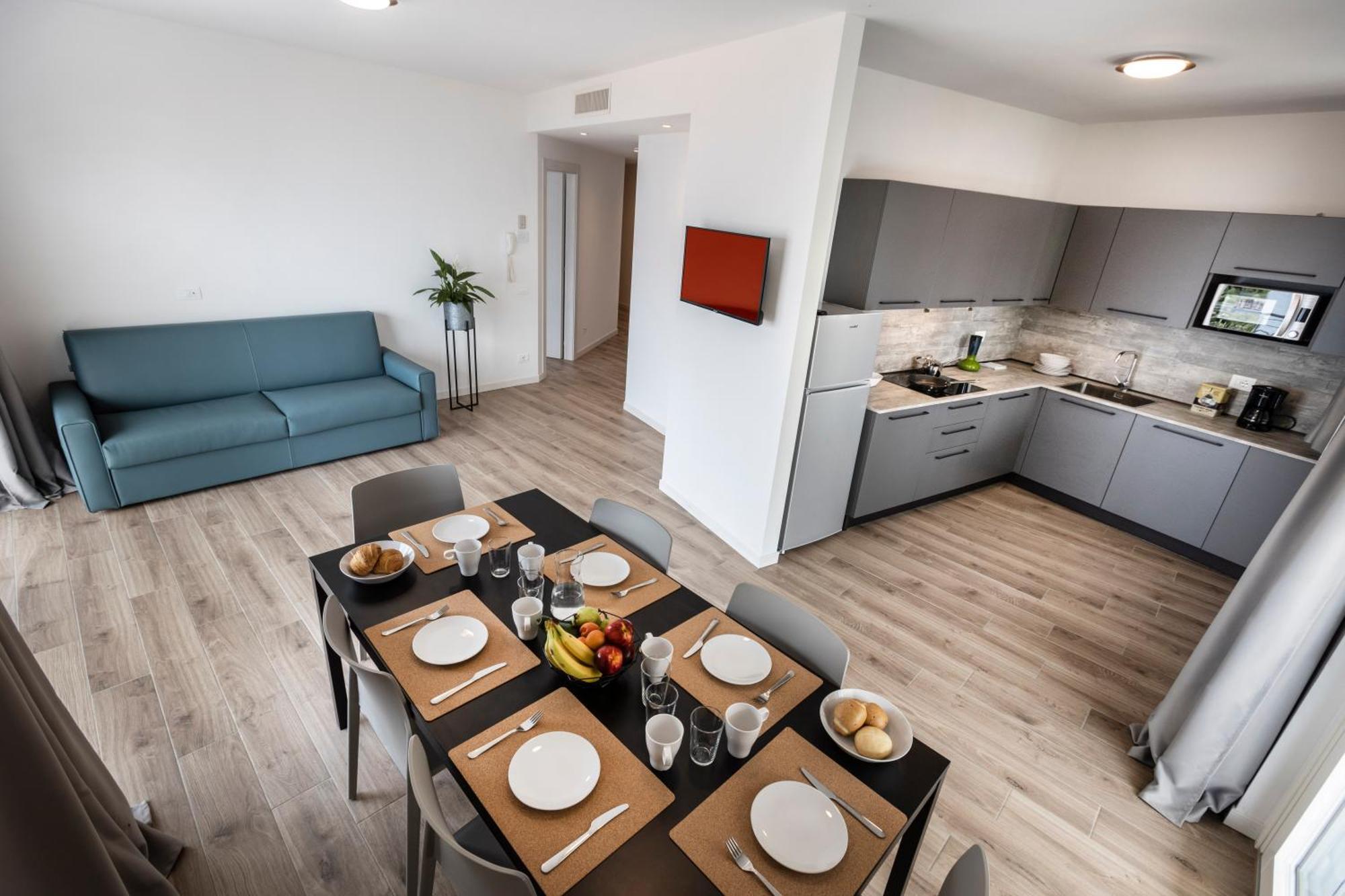 Residence Solei Classic & Plus Бренцоне сул Гарда Екстериор снимка