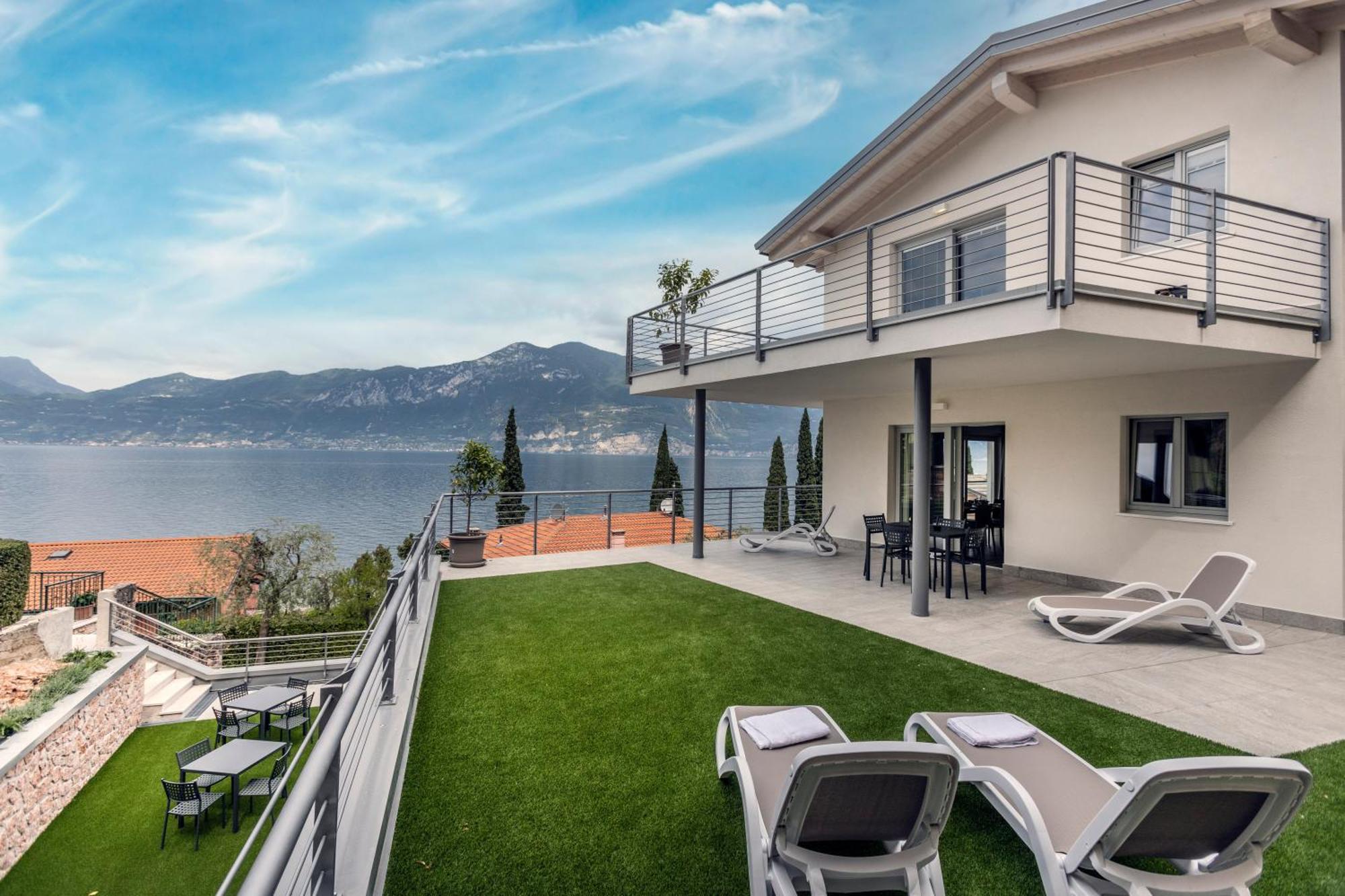 Residence Solei Classic & Plus Бренцоне сул Гарда Екстериор снимка