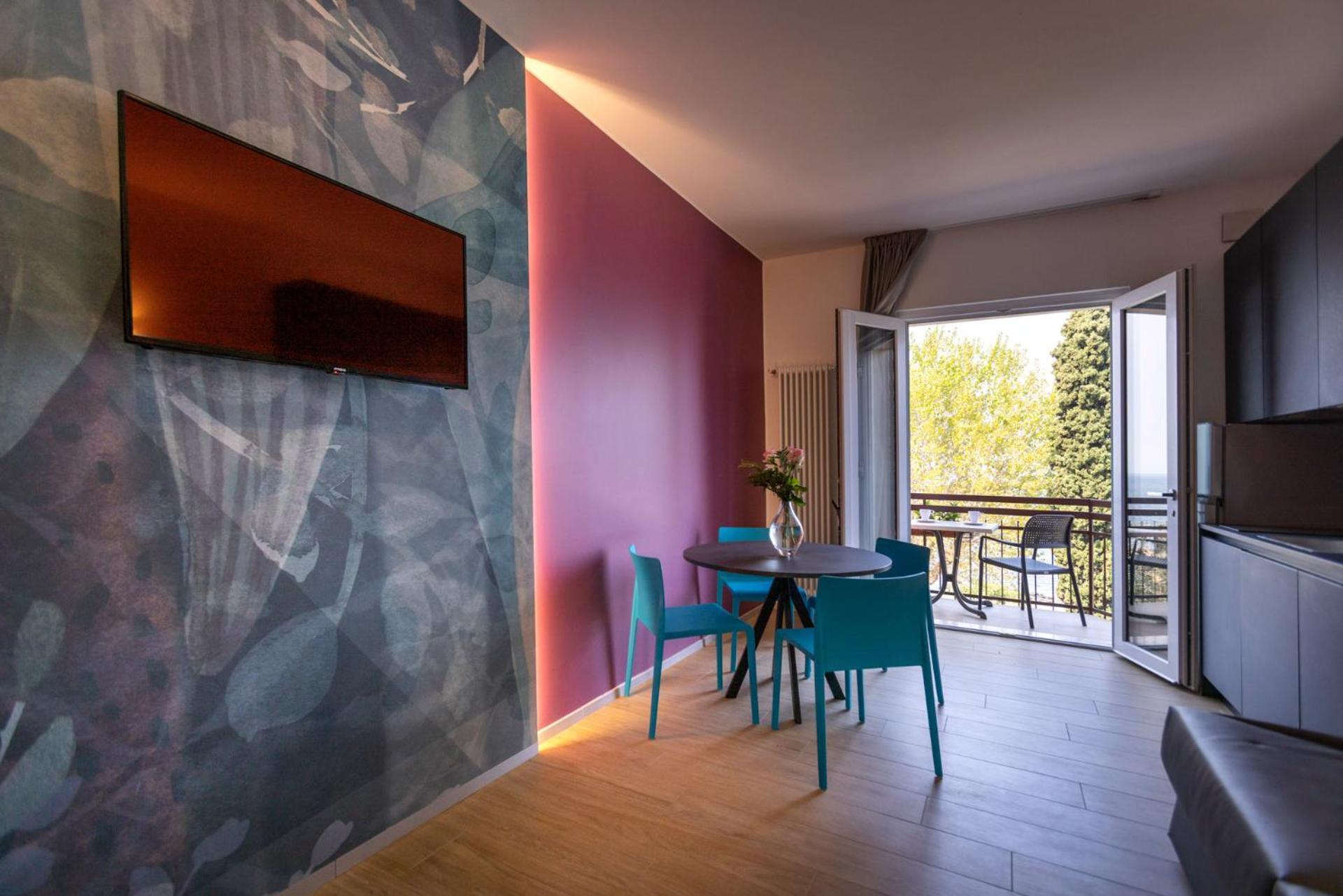 Residence Solei Classic & Plus Бренцоне сул Гарда Екстериор снимка