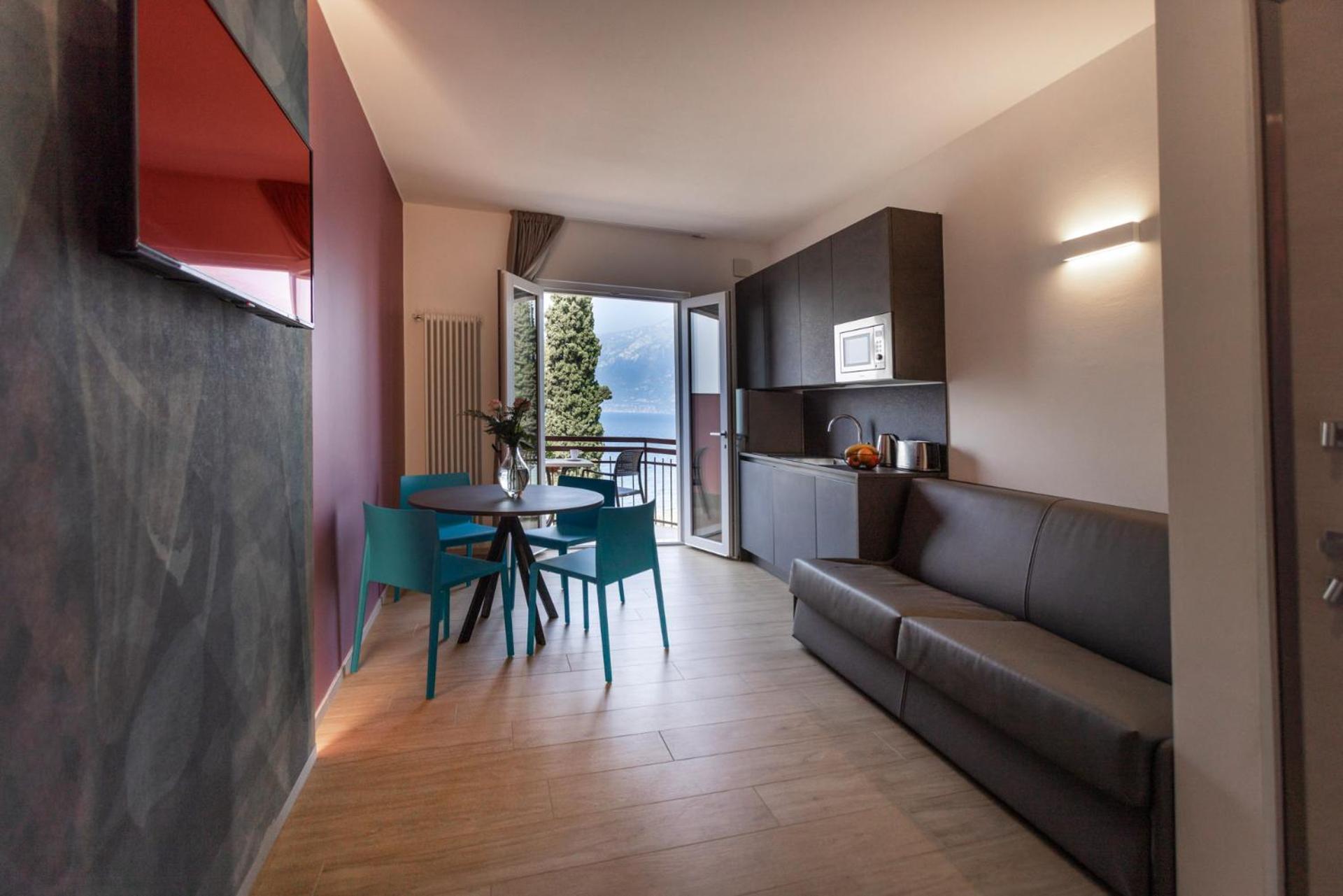 Residence Solei Classic & Plus Бренцоне сул Гарда Екстериор снимка