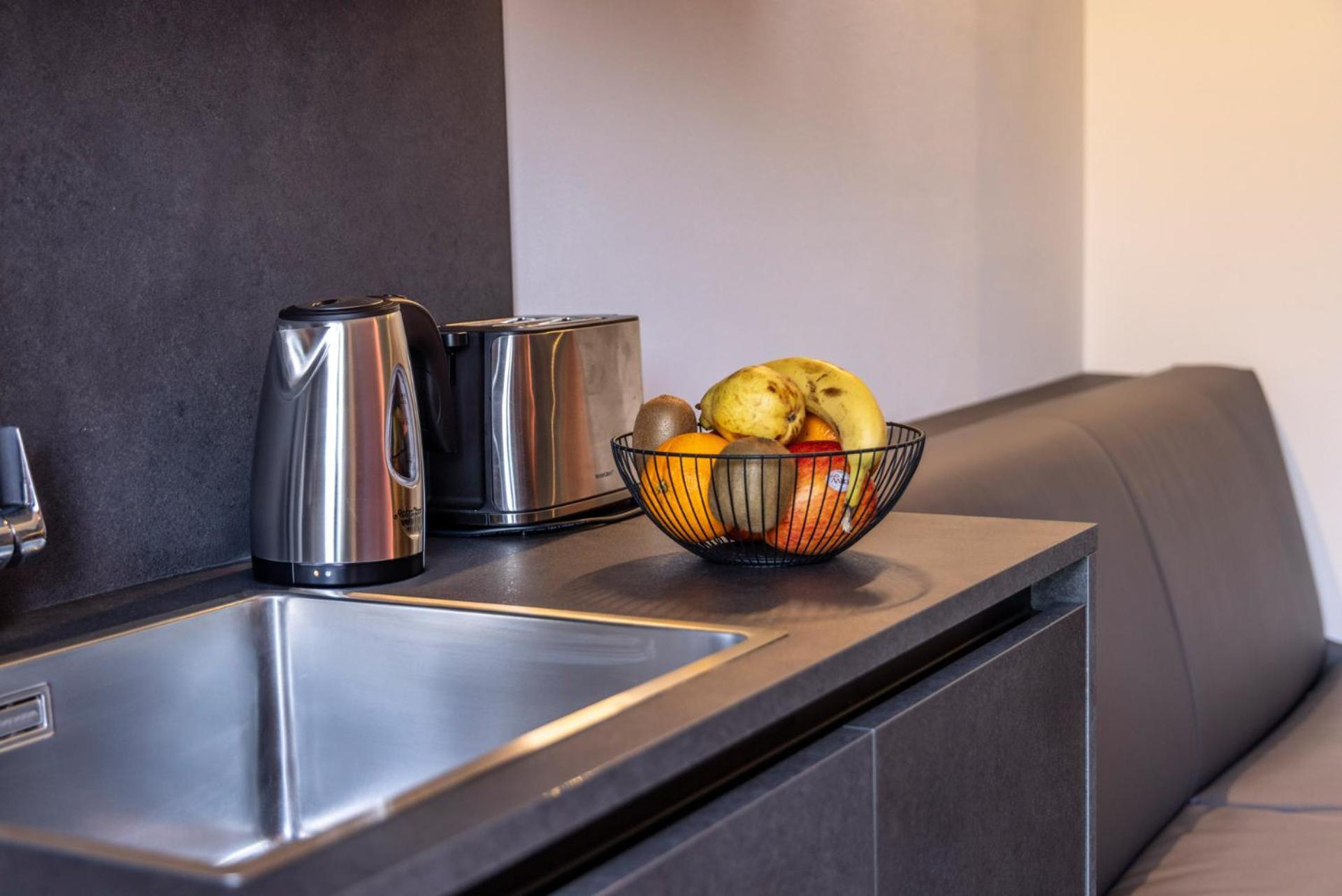 Residence Solei Classic & Plus Бренцоне сул Гарда Екстериор снимка
